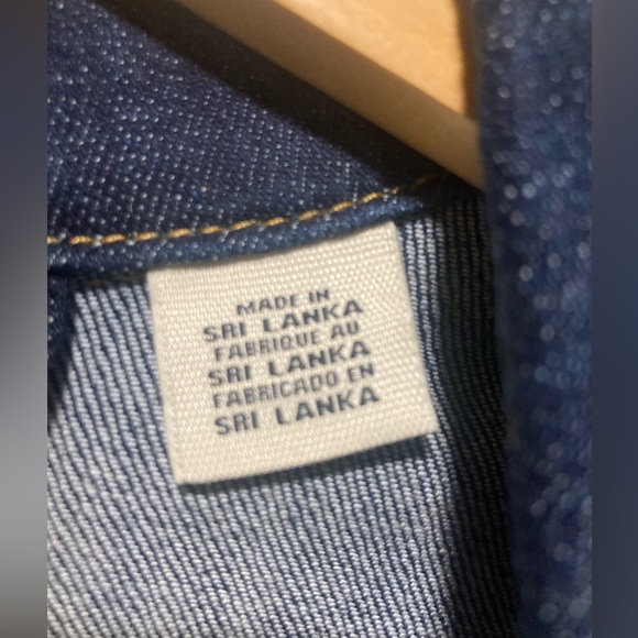 Levi’s dark wash size small Jean jacket - Picture 3 of 10